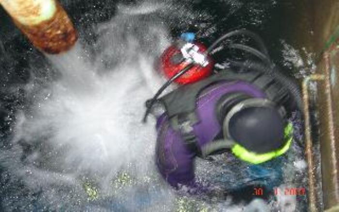 ARA LIMPIEZA DE CISTERNAS, TANQUES, TINACOS Y ALJUBES POR BUCEO